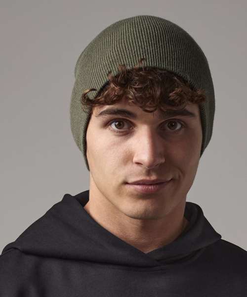 Two-tone pull-on beanie